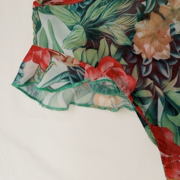 Metropolis Company Women's Top Sz S Floral Flutter Sleeve Ruffle Flower Light - Picture 3 of 7